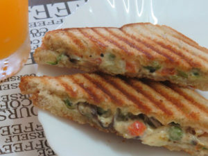 Mutter Mushroom Sandwich (Mushroom Green Peas Sandwich)