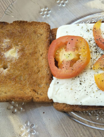 Making tomato cheese toasted sandwich