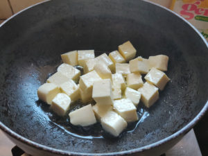 Paneer Cubes added to oil