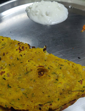 Thalipeeth served with curd and mango pickle