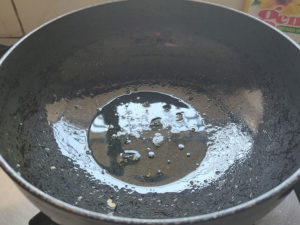 Using remaining oil for frying gravy